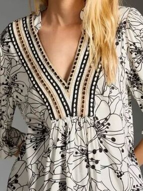 Anthropologie Stephanie Women's V-Neck Floral Tunic Top in White, size XS